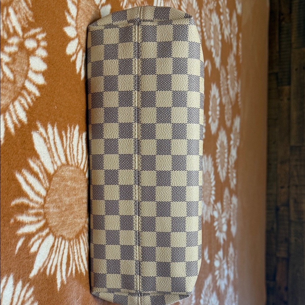 Louis Vuitton Damier Azur Checkerboard Shoulder Bag in White and Blue - Picture 3 of 11